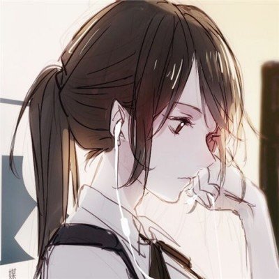男子伸咸猪手被女老板扇飞眼镜